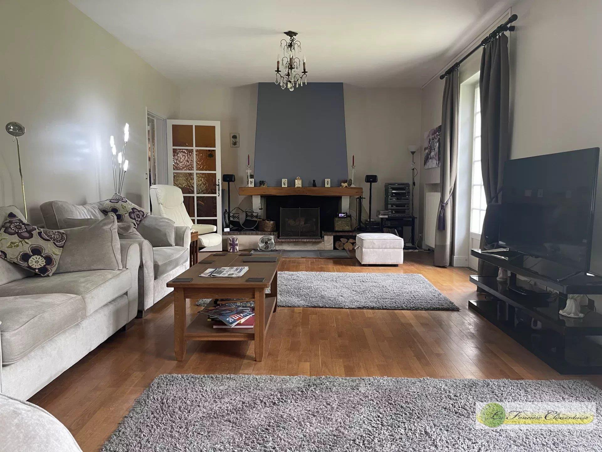 Maison à vendre, 285m², Aigre