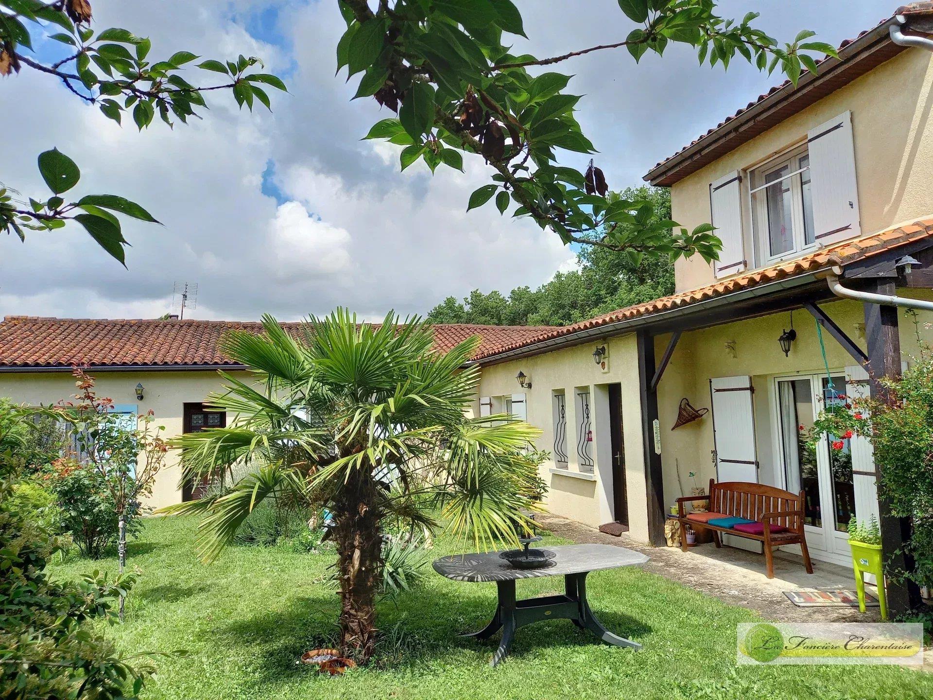 Maison à vendre, 180m², Aigre