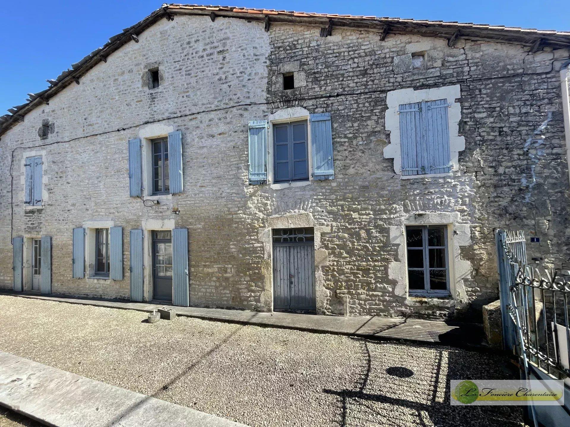 Maison à vendre, 122m², Aigre