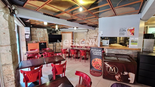 À VENDRE Commerce Bar / Pizzeria / Restaurant avec Licence IV Brantôme en Périgord · 61 m² · 117 700 €
