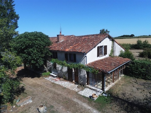 Maison 5 pièces 136 m² · à Champagne-Mouton · 136 m² · 112 900 €