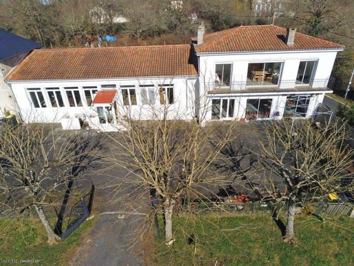 Maison 6 pièces 205 m² · à Saint-Romain · 205 m² · 169 500 €