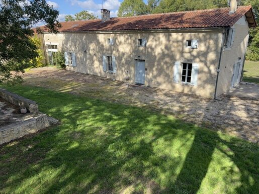 Maison 8 pièces 374 m² · à Brettes · 374 m² · 333 680 €
