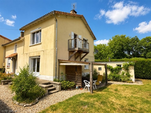 Maison 5 pièces 126 m² · à Aigre · 126 m² · 140 000 €