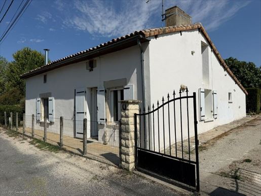 Maison 3 pièces 81 m² · à Ruffec · 81 m² · 112 900 €