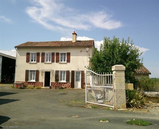 Maison 9 pièces 155 m² · à Blanzay · 155 m² · 154 255 €