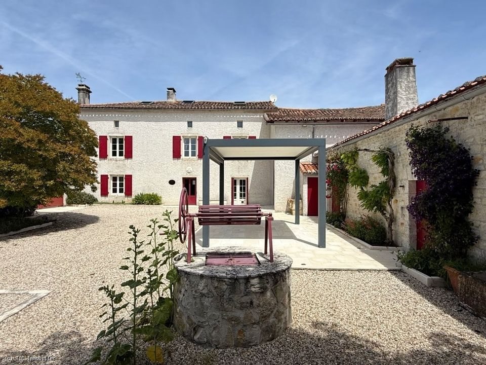 Maison à vendre, 214m², Aigre