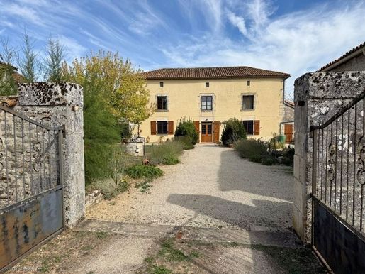 Maison 5 pièces 157 m² · à Villefagnan · 157 m² · 199 950 €
