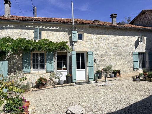 Maison 5 pièces 163 m² · à Saint-Sulpice-de-Ruffec · 163 m² · 220 000 €