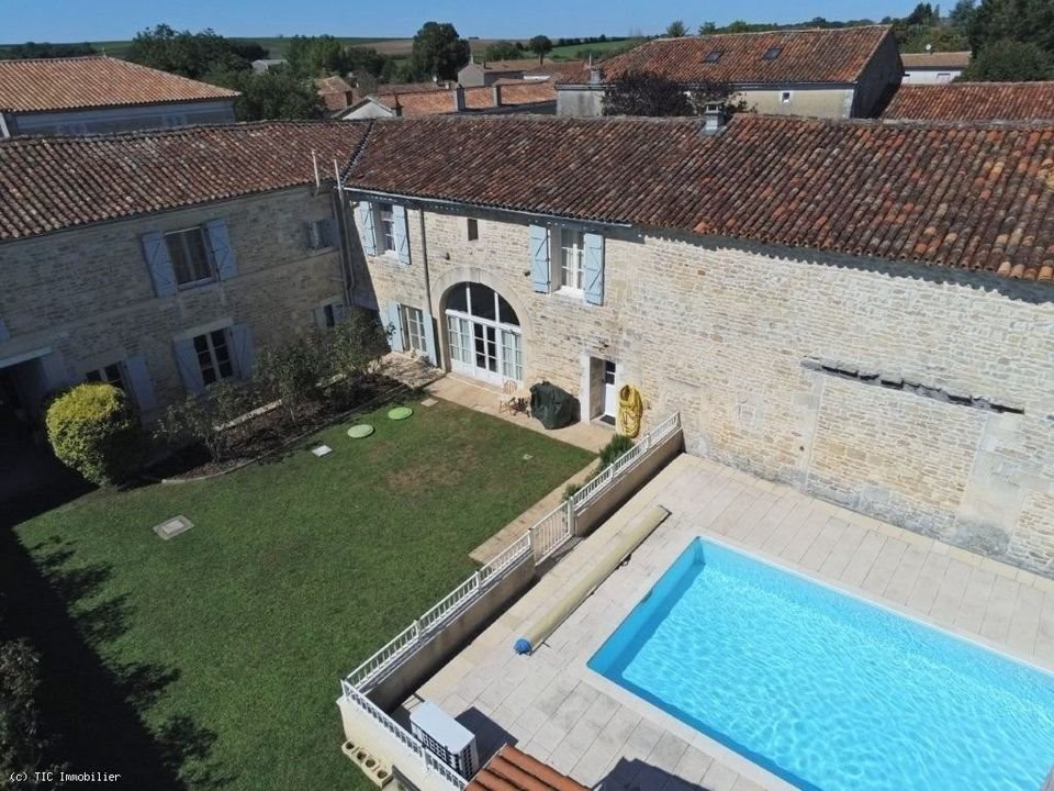 Maison à vendre, 392m², Aigre