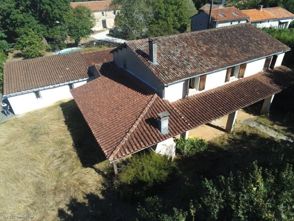 Maison à vendre, 201m², Nanteuil-en-Vallée