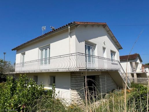 Maison 5 pièces 131 m² · à Ruffec · 131 m² · 154 255 €