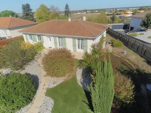 Maison 6 pièces 117 m² · à Ruffec · 117 m² · 170 200 €
