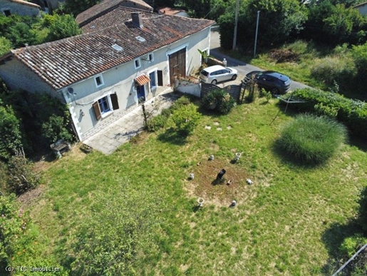 Maison 6 pièces 145 m² · à Champagne-Mouton · 145 m² · 91 395 €