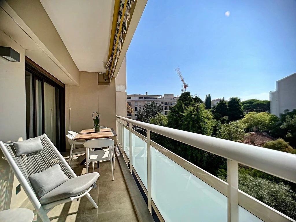 Cannes Banane 2 Bedroom apartment with Terrace