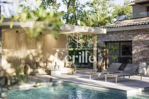 Maison 6 pièces 239 m² · à Tourrettes · 239 m² · 3 600 000 €