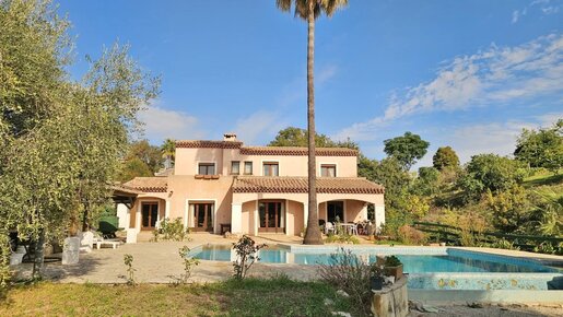 Maison 7 pièces 250 m² · à Antibes · 250 m² · 1 350 000 €
