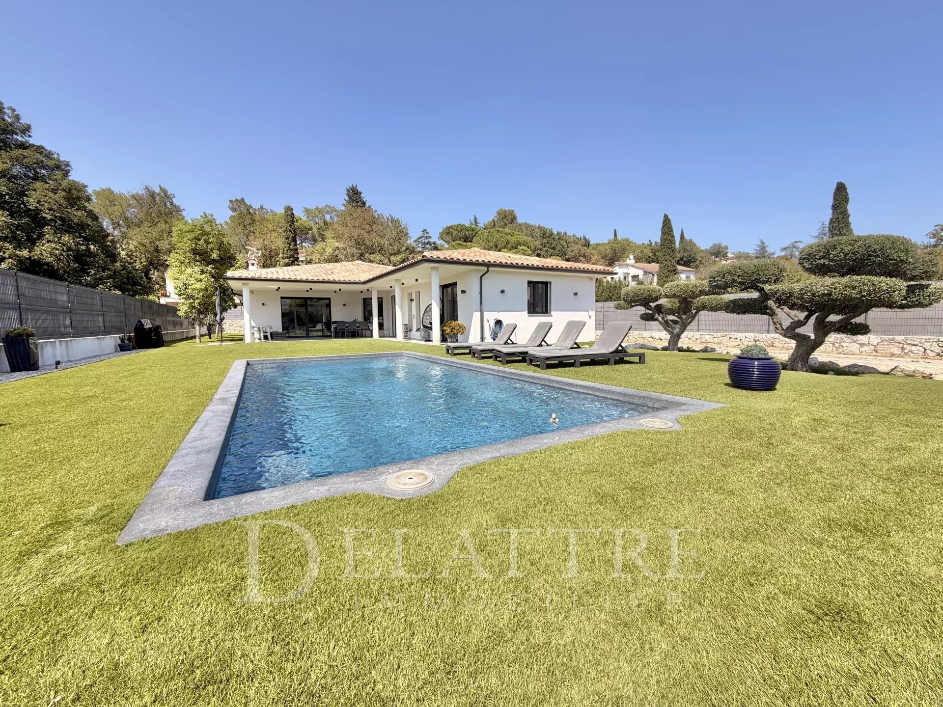 Maison à vendre, 220m², La Roquette-sur-Siagne