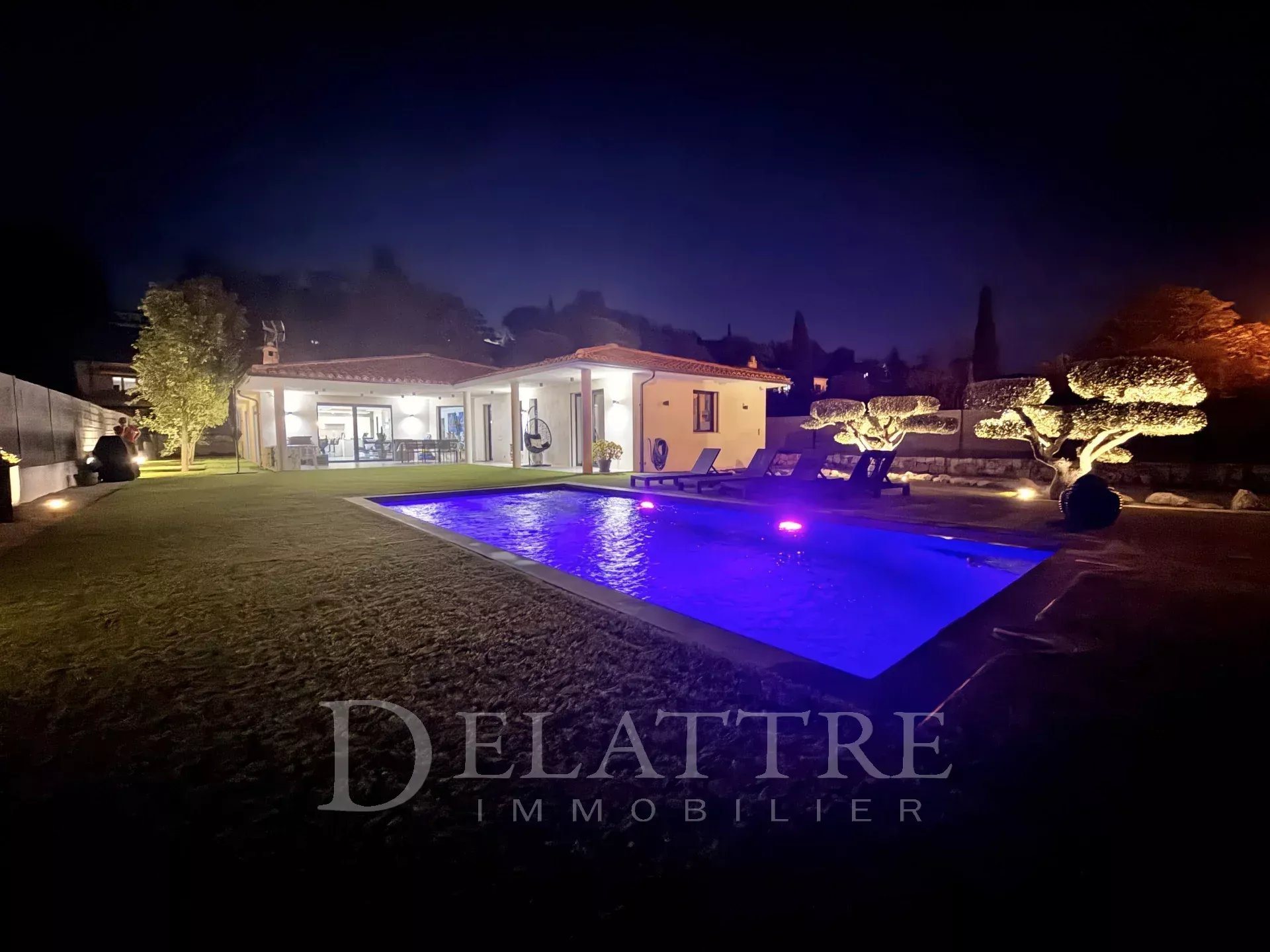 Maison à vendre, 220m², La Roquette-sur-Siagne