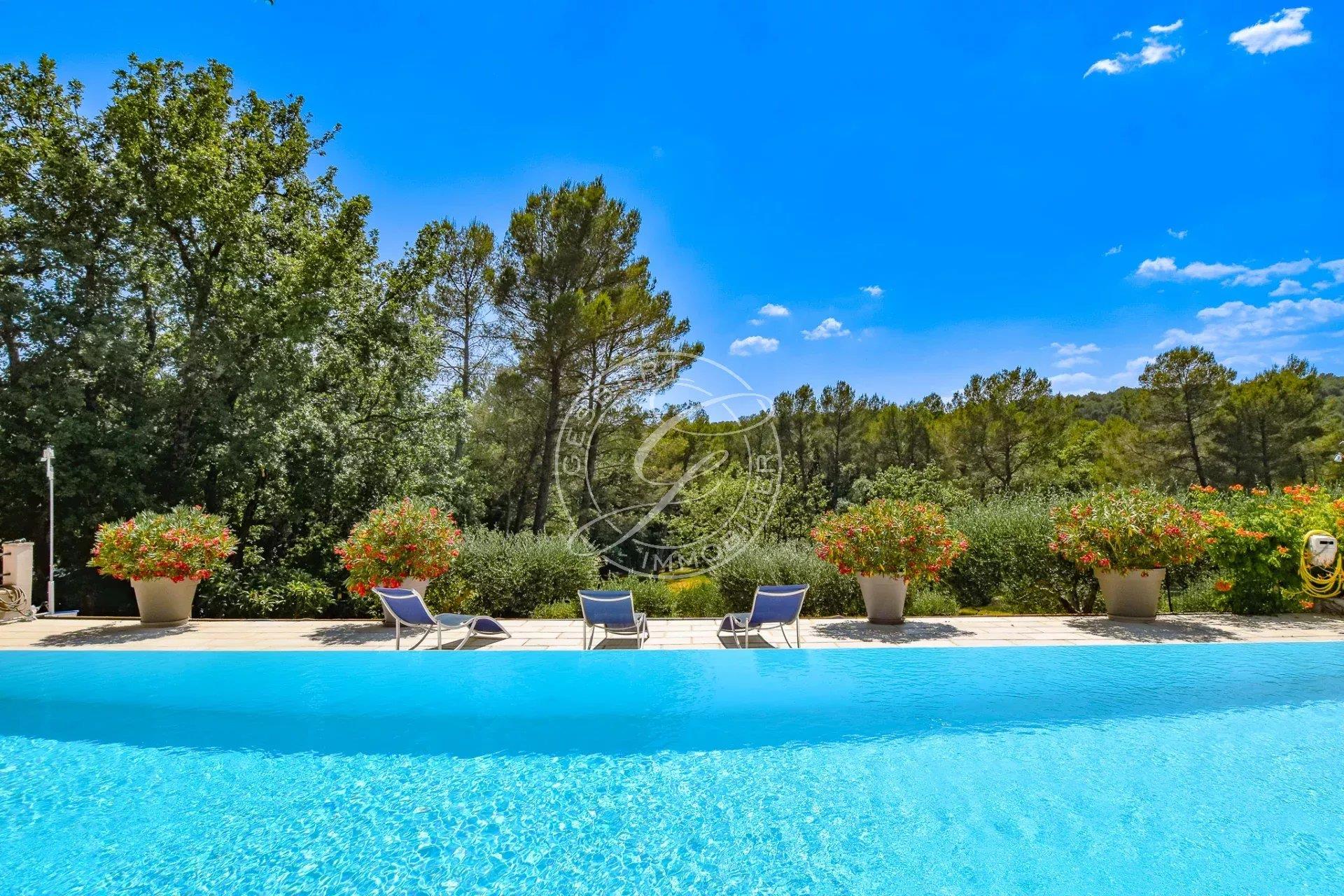 Maison à vendre, 331m², Flayosc