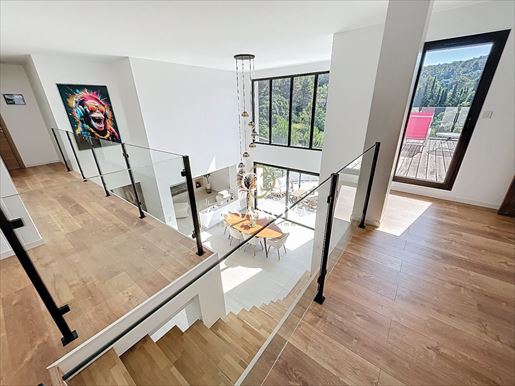 Maison 7 pièces 230 m² · à Clermont-l'Hérault · 230 m² · 895 000 €