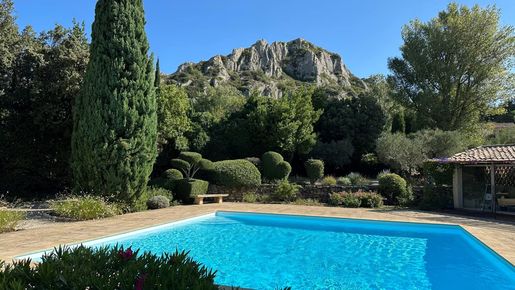 Maison 6 pièces 210 m² · à Maussane-les-Alpilles · 210 m² · 2 250 000 €