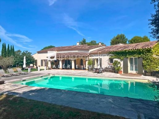Maison 8 pièces 230 m² · à Arles · 230 m² · 980 000 €