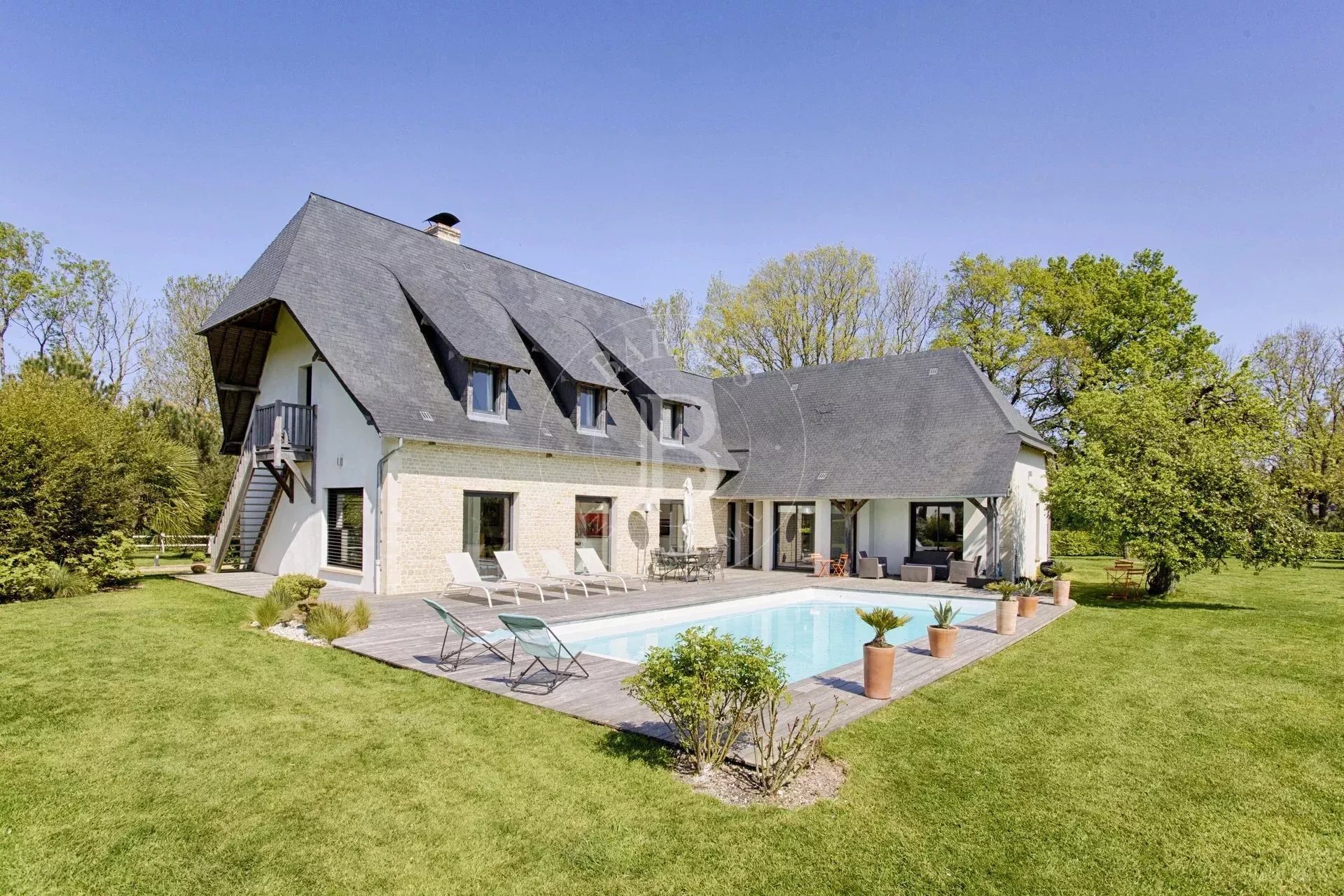 Maison à vendre, 270m², Saint-Pierre-Azif