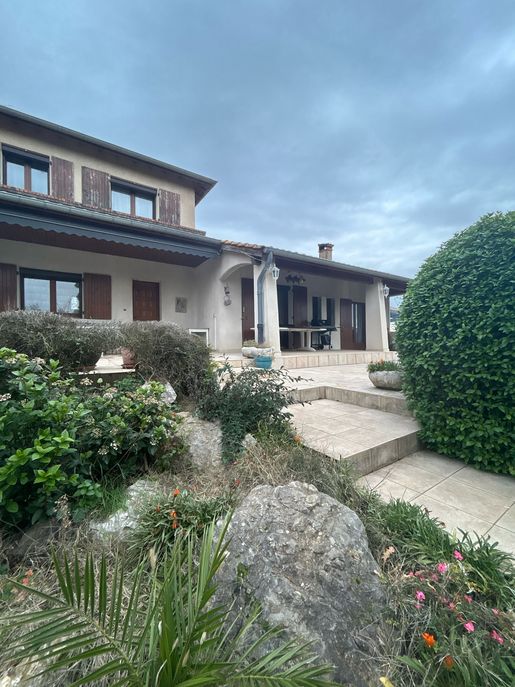Maison 8 pièces 190 m² · à Granges-les-Beaumont · 190 m² · 518 000 €