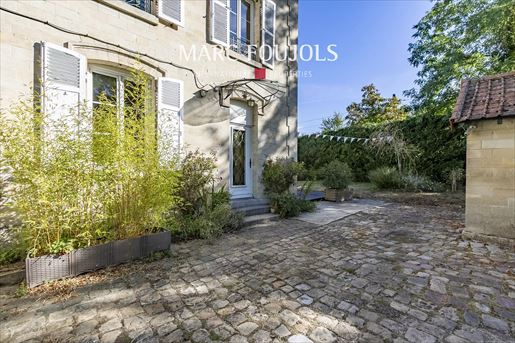 Maison 8 pièces 144 m² · à Chantilly · 144 m² · 695 000 €