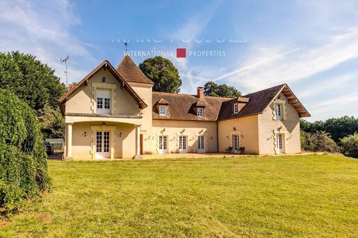 Maison 10 pièces 500 m² · à Nanteuil-le-Haudouin · 500 m² · 895 000 €