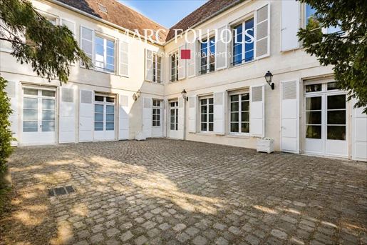 Maison 10 pièces 460 m² · à Compiègne · 460 m² · 1 495 000 €