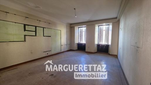 Appartement 4 pièces 107 m² · à Bonneville · 107 m² · 240 000 €