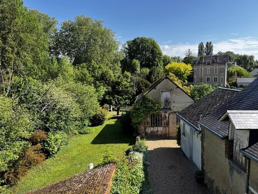 Maison 10 pièces 237 m² · à La Chartre-sur-le-Loir · 237 m² · 234 000 €