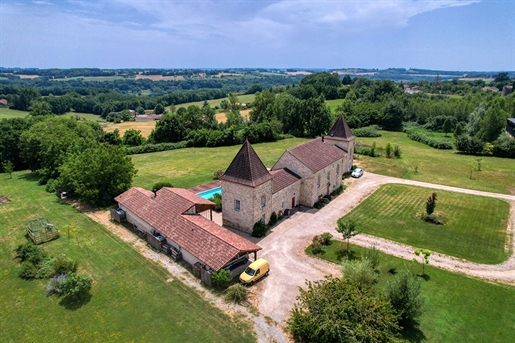 Maison 13 pièces 418 m² · à Prayssas · 418 m² · 790 000 €