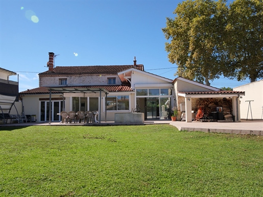 Maison 9 pièces 260 m² · à Villeneuve-sur-Lot · 260 m² · 378 000 €