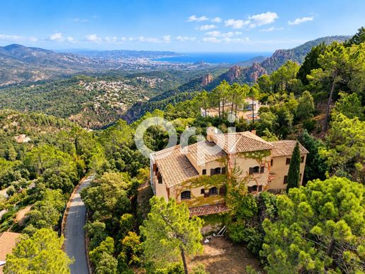 Maison 5 pièces 240 m² · aux Adrets-de-l'Estérel · 240 m² · 920 000 €