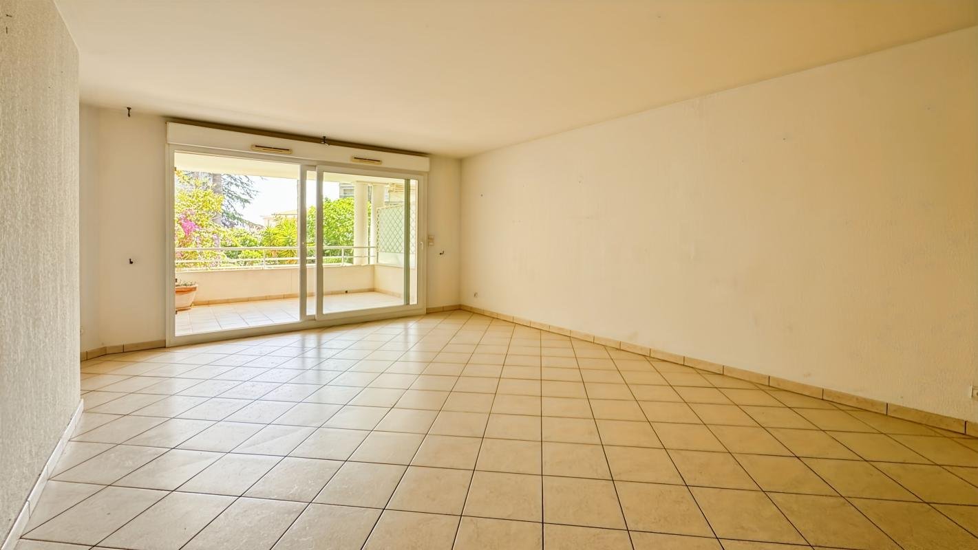 Apartment in Antibes - View 5