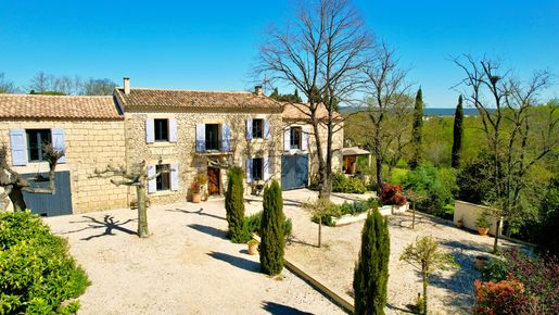 Maison 6 pièces 270 m² · à Sernhac · 270 m² · 699 000 €
