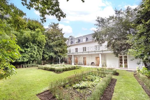 Maison 9 pièces 740 m² · à Neuilly-sur-Seine · 740 m² · 17 500 000 €