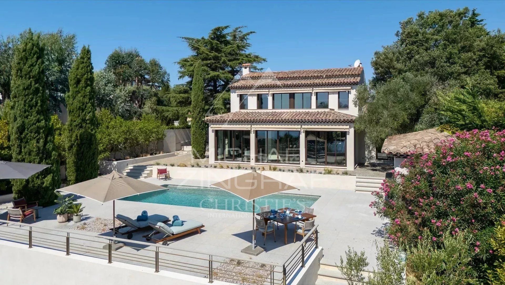 Super-Cannes - renovated modern Provençal villa with sea view, Cannes