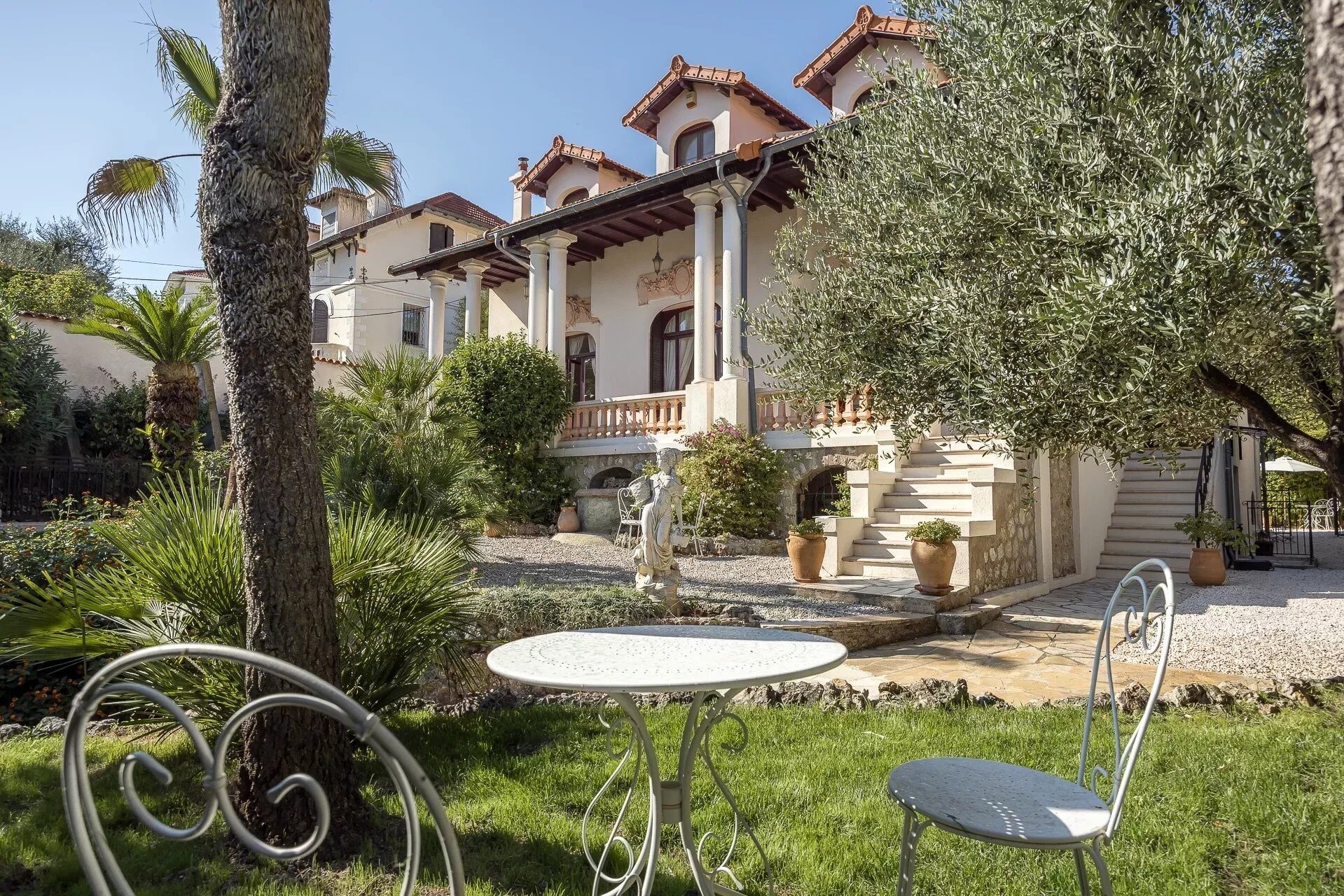 House, 274 m², land 3700 m²