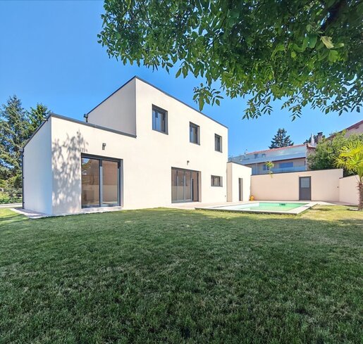 Maison 5 pièces 112 m² · à Saint-Jean-de-Thurigneux · 112 m² · 490 000 €
