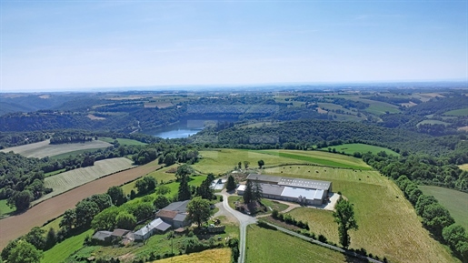 6 pièces 200 m² · à Saint-Pierre-de-Trivisy · 200 m² · 550 000 €