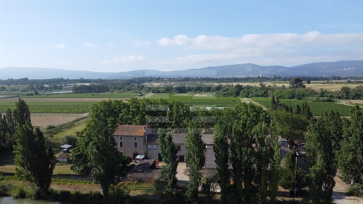 7 pièces 250 m² · à Marseillette · 250 m² · 1 900 000 €