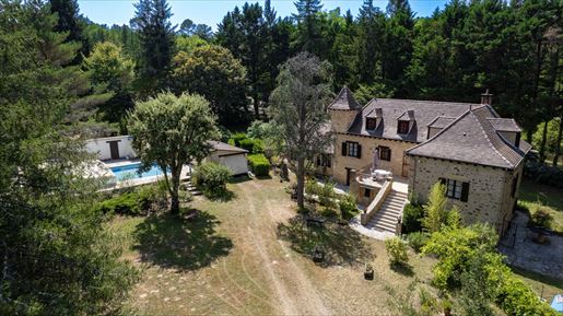 Maison 6 pièces 206 m² · à Sarlat-la-Canéda · 206 m² · 388 000 €