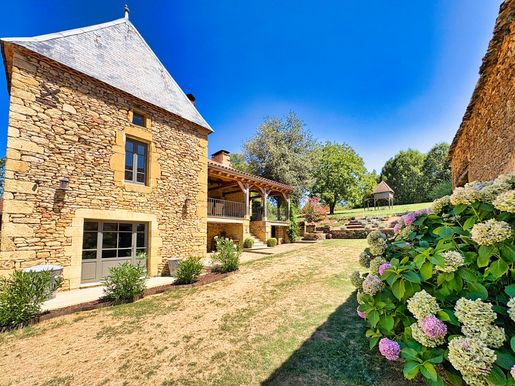 Maison 5 pièces 225 m² · à Sarlat-la-Canéda · 225 m² · 665 500 €