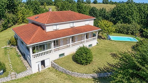 Maison 8 pièces 204 m² · à Durfort-Lacapelette · 204 m² · 336 000 €