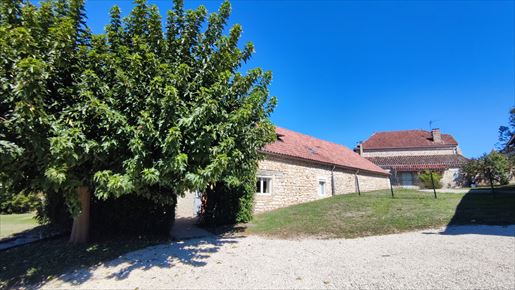 11 pièces 237 m² · à Lendou-en-Quercy · 237 m² · 349 800 €