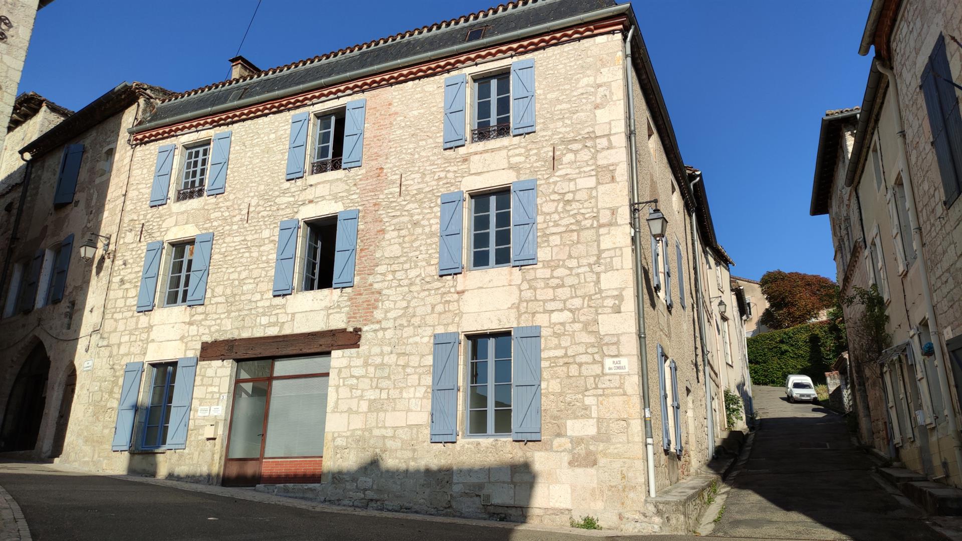 Maison à vendre, 300m², Montcuq-en-Quercy-Blanc